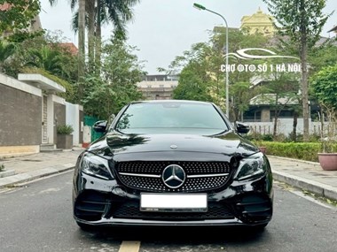 Mua Bán Xe Ô Tô Cũ Mercedes C300 AMG 2019 Màu Đen Giá Hơn 1 Tỷ