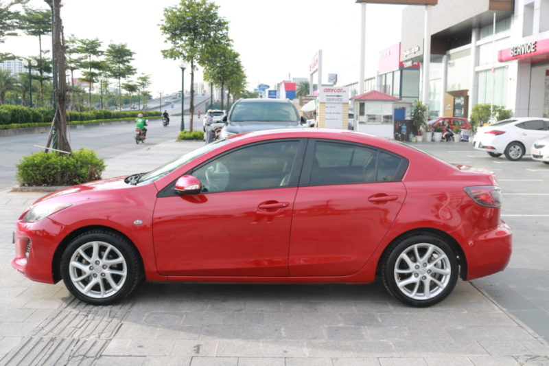 Giá bán xe Mazda 3 cũ bản sedan và hatchback theo từng đời