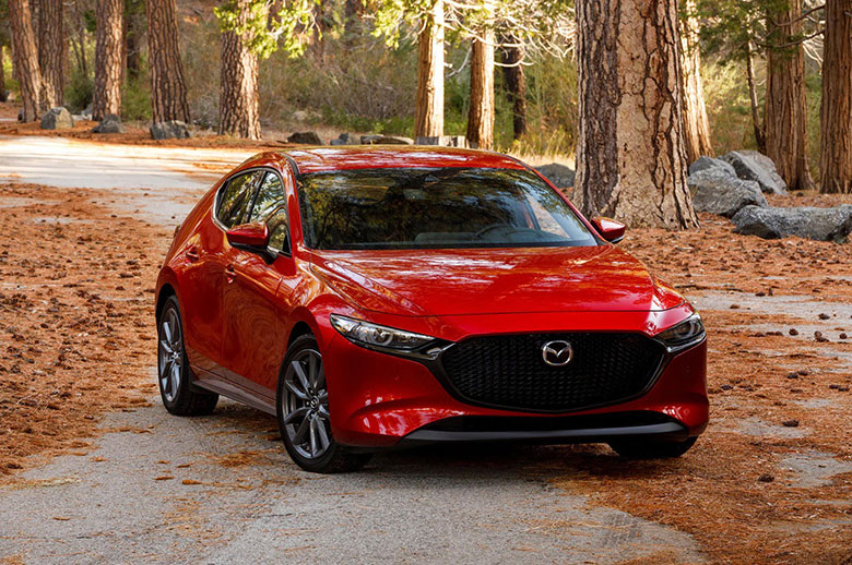 Giá bán xe Mazda 3 cũ bản sedan và hatchback theo từng đời