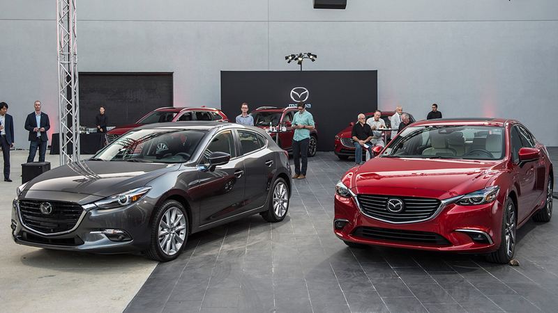 Giá bán xe Mazda 3 cũ bản sedan và hatchback theo từng đời