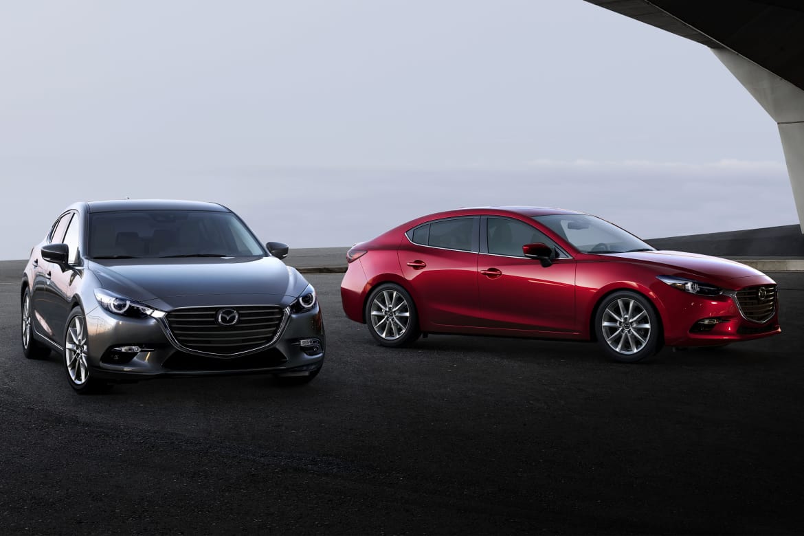 Giá bán xe Mazda 3 cũ bản sedan và hatchback theo từng đời