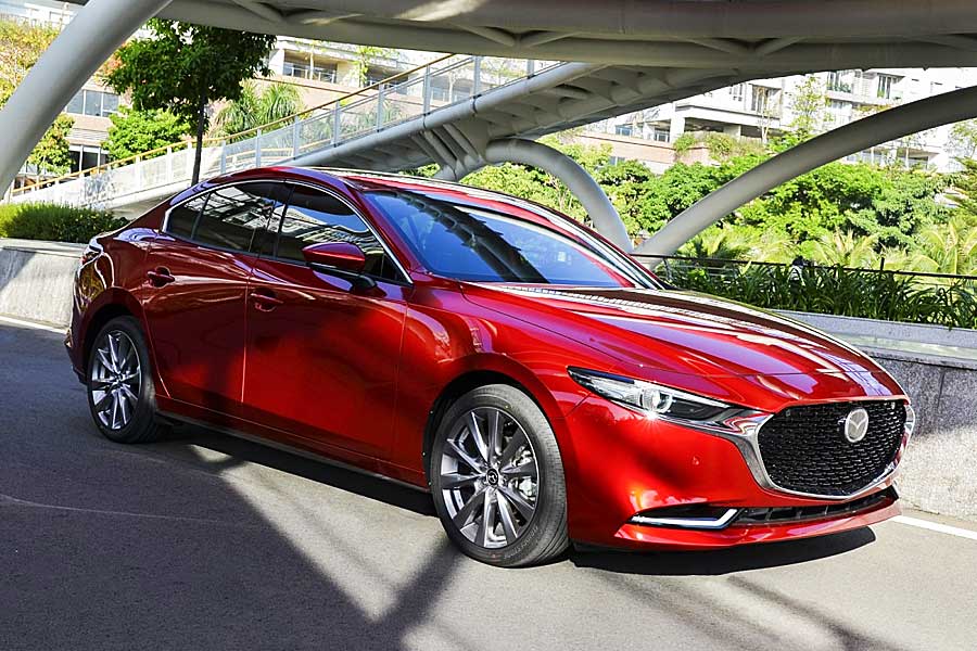 Giá bán xe Mazda 3 cũ bản sedan và hatchback theo từng đời