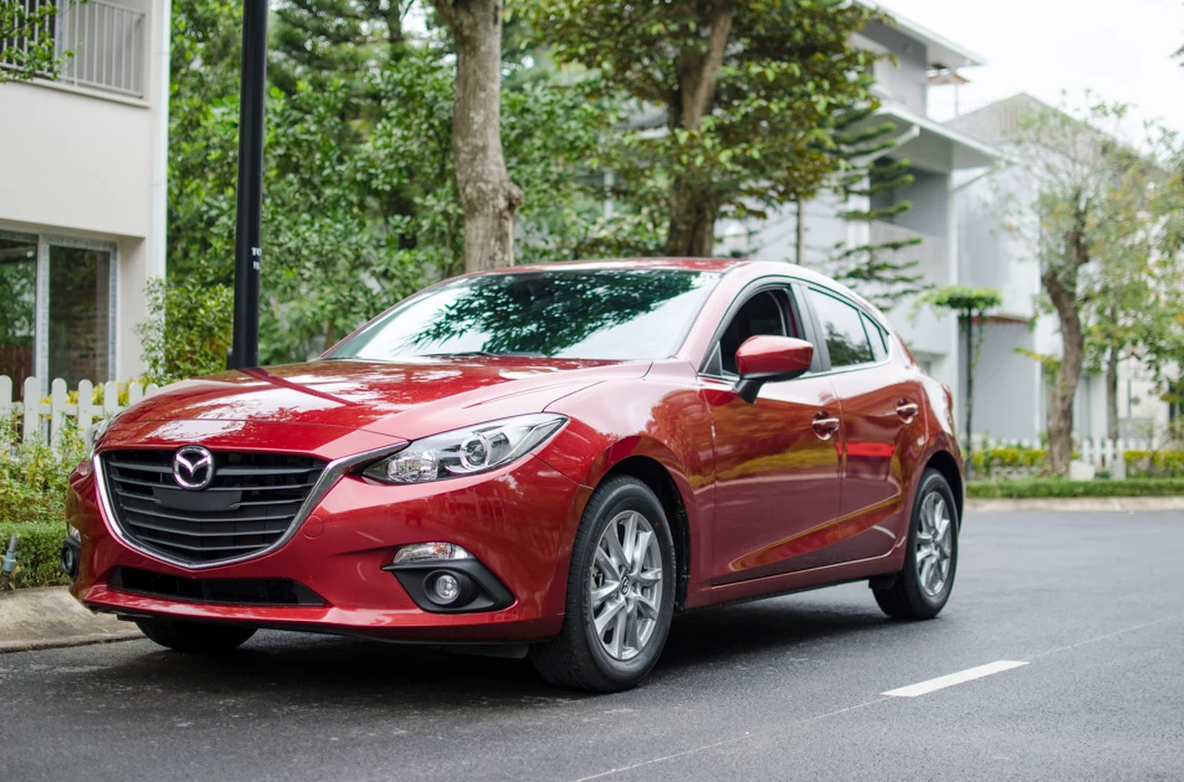 Giá bán xe Mazda 3 cũ bản sedan và hatchback theo từng đời